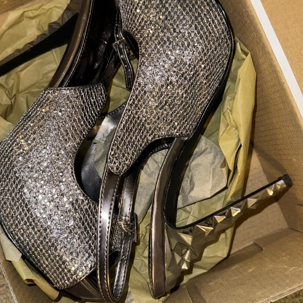 Heels - Picture 2 of 8